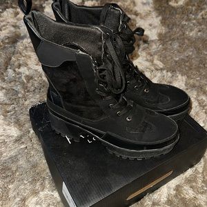 Women combat boots Sz 9 Black suede material